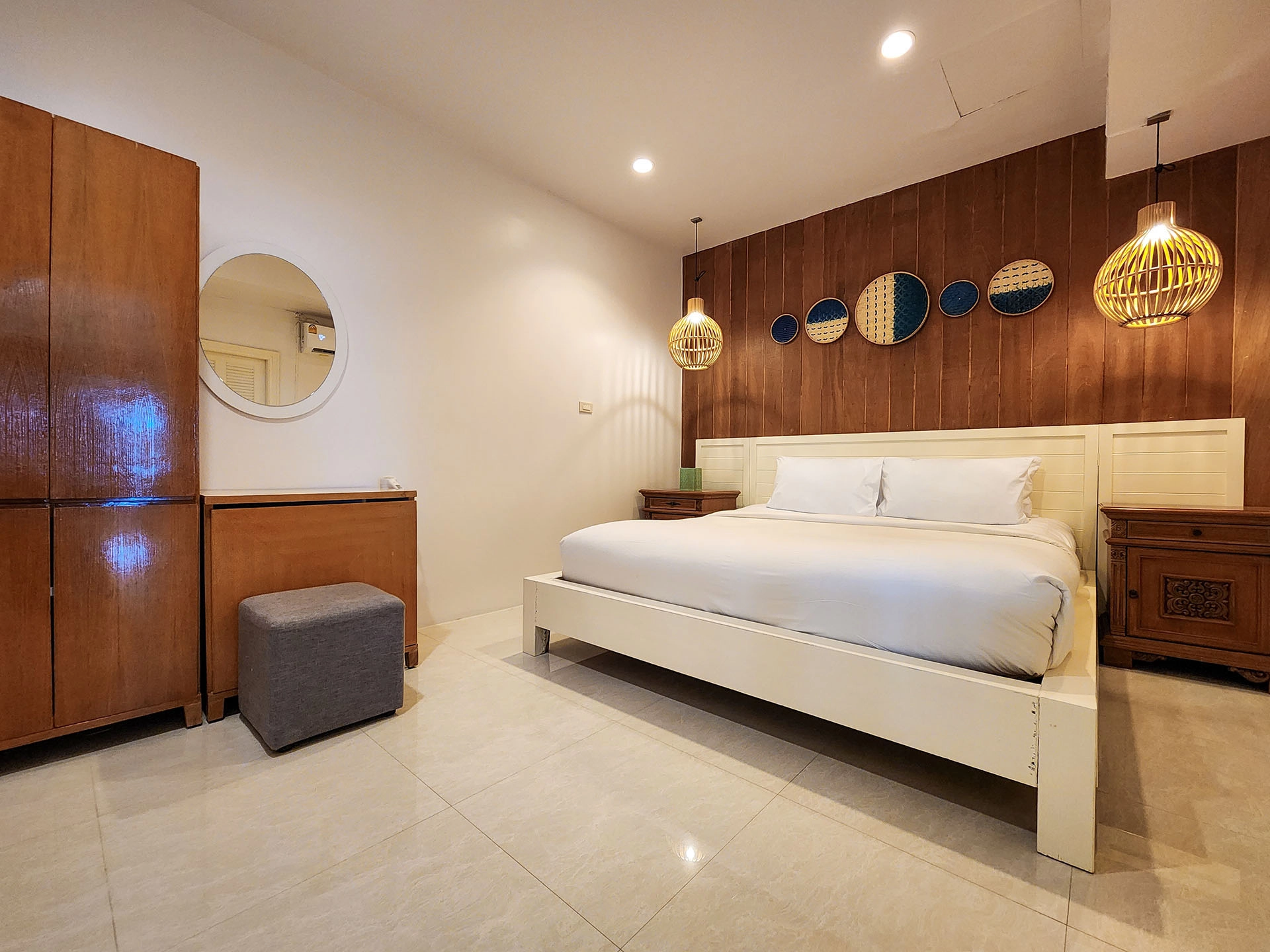 Deluxe Corner Sea View Room